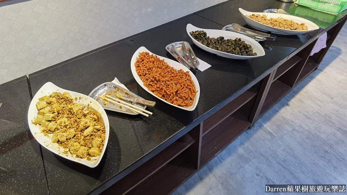 清粥小菜像是常見的豆棗、醬瓜等基本款都有。（圖片來源：DARREN蘋果樹旅遊玩樂誌）