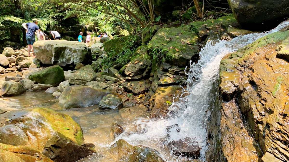 暖東峽谷滑瀑