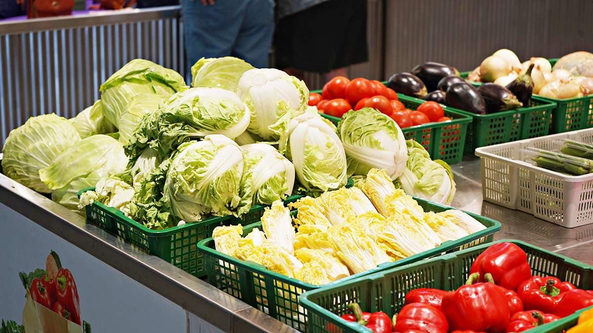 室內共有78個攤位＋16個店鋪，包括蔬果區、百貨區與美食區。（圖片來源：阿捷的打飯班）