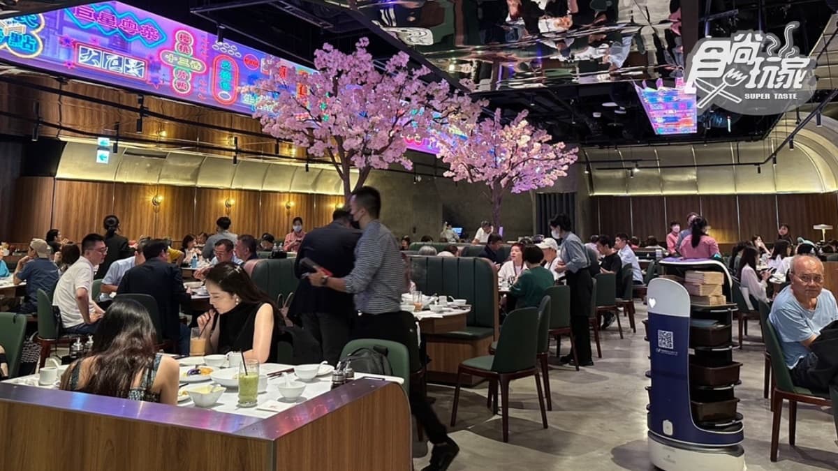 「大巨星港式飲茶餐酒館」是由京星餐飲集團推出的全新餐飲品牌。
