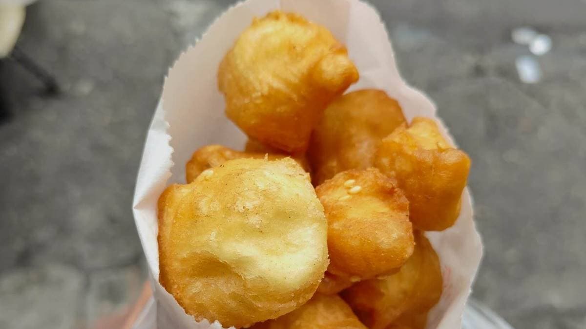 「招牌發財蛋」吃起來就像迷你版的雙胞胎，有著圓圓胖胖的外型，口感外酥內Q。（圖片來源：小美很愛嚐）