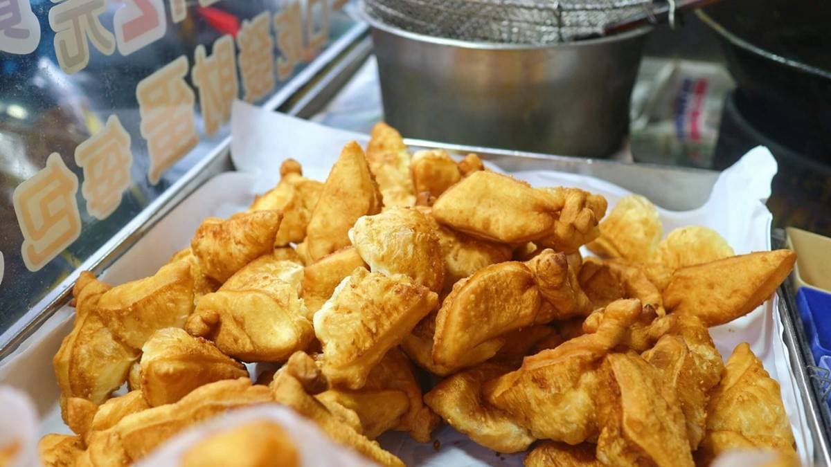 雙胞胎外層酥脆、內裡軟Q ，有著淡淡的麵香及甜味。（圖片來源：小美很愛嚐）
