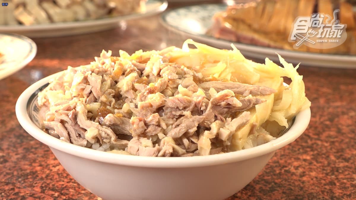 鵝肉飯的鵝肉很嫩，油蔥和鵝油的香味很迷人。