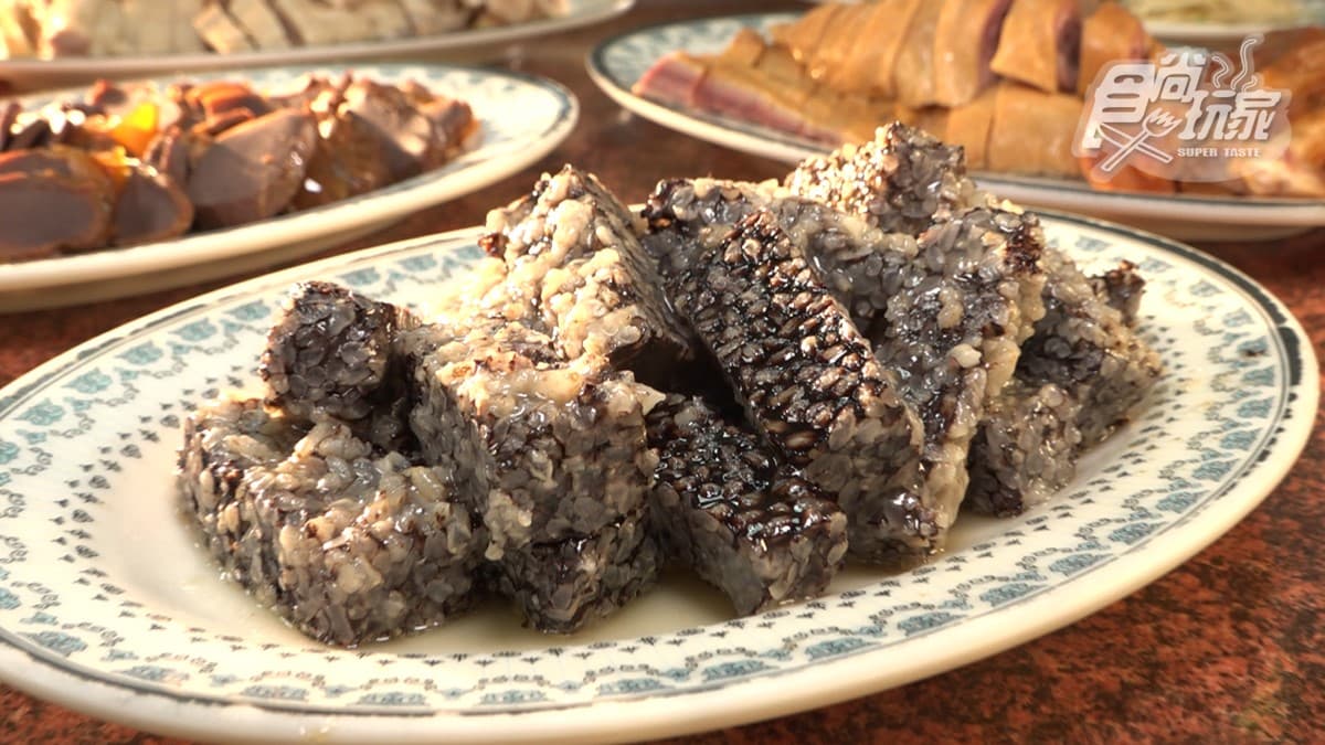 非用餐時間也有大量顧客，生意很好。