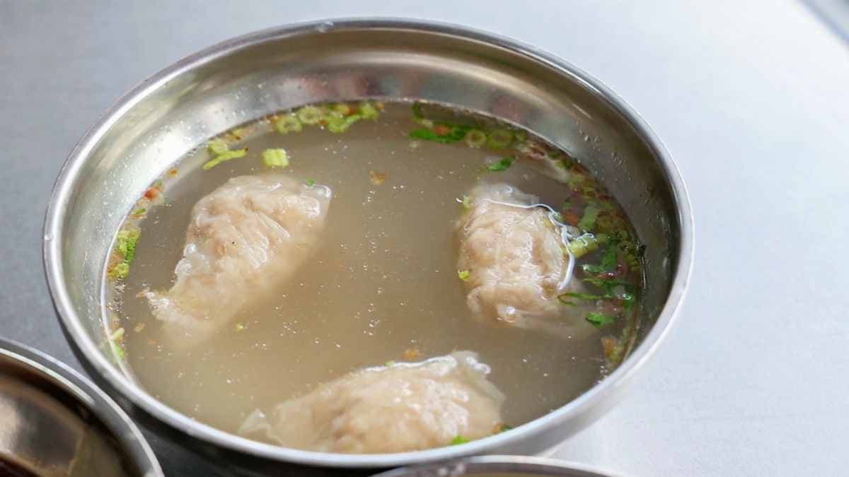比較少看到的燕丸湯，也是店裡一大特色。（圖片來源：算命的說我很愛吃）