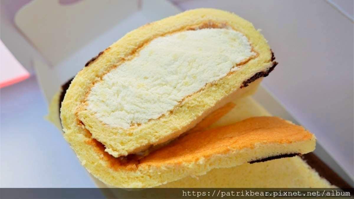 「乳牛布丁蛋糕捲」奶香內餡飽滿濃郁，蛋糕體口感鬆軟。（圖片來源：派大熊與海綿羊fun假趣）