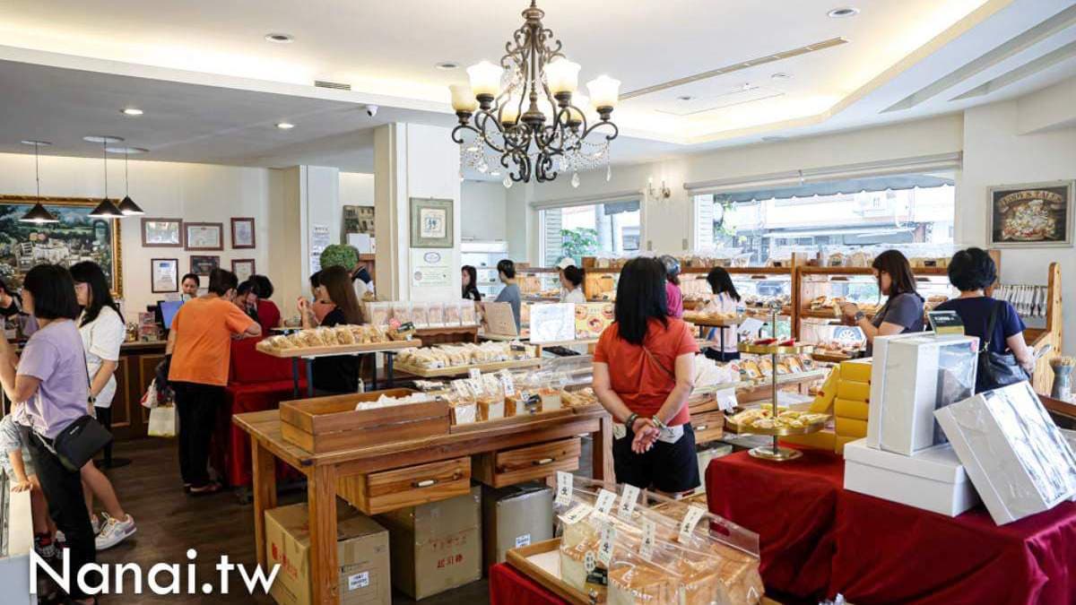 店內裝潢帶有歐式鄉村風感覺，麵包、蛋糕種類都非常豐富。（圖片來源：Nana愛旅行札記）