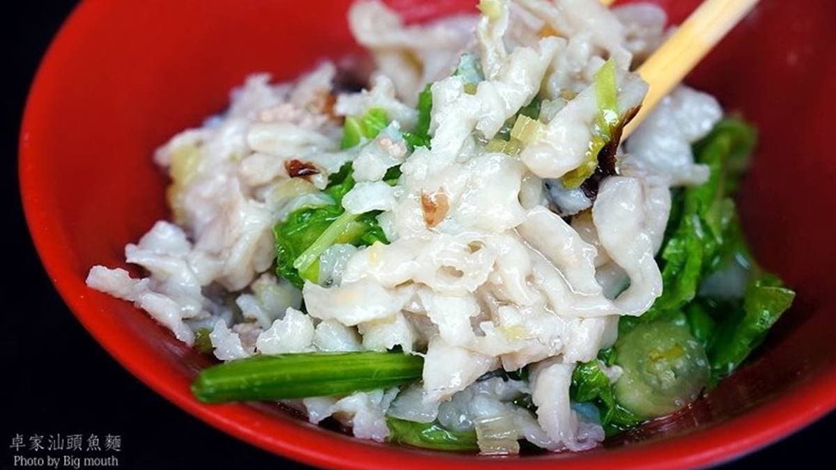 手工魚麵採用魚漿製作，製程中沒有加入麵粉，所以口感特別滑順。（圖片來源：大口老師的走跳學堂! ）