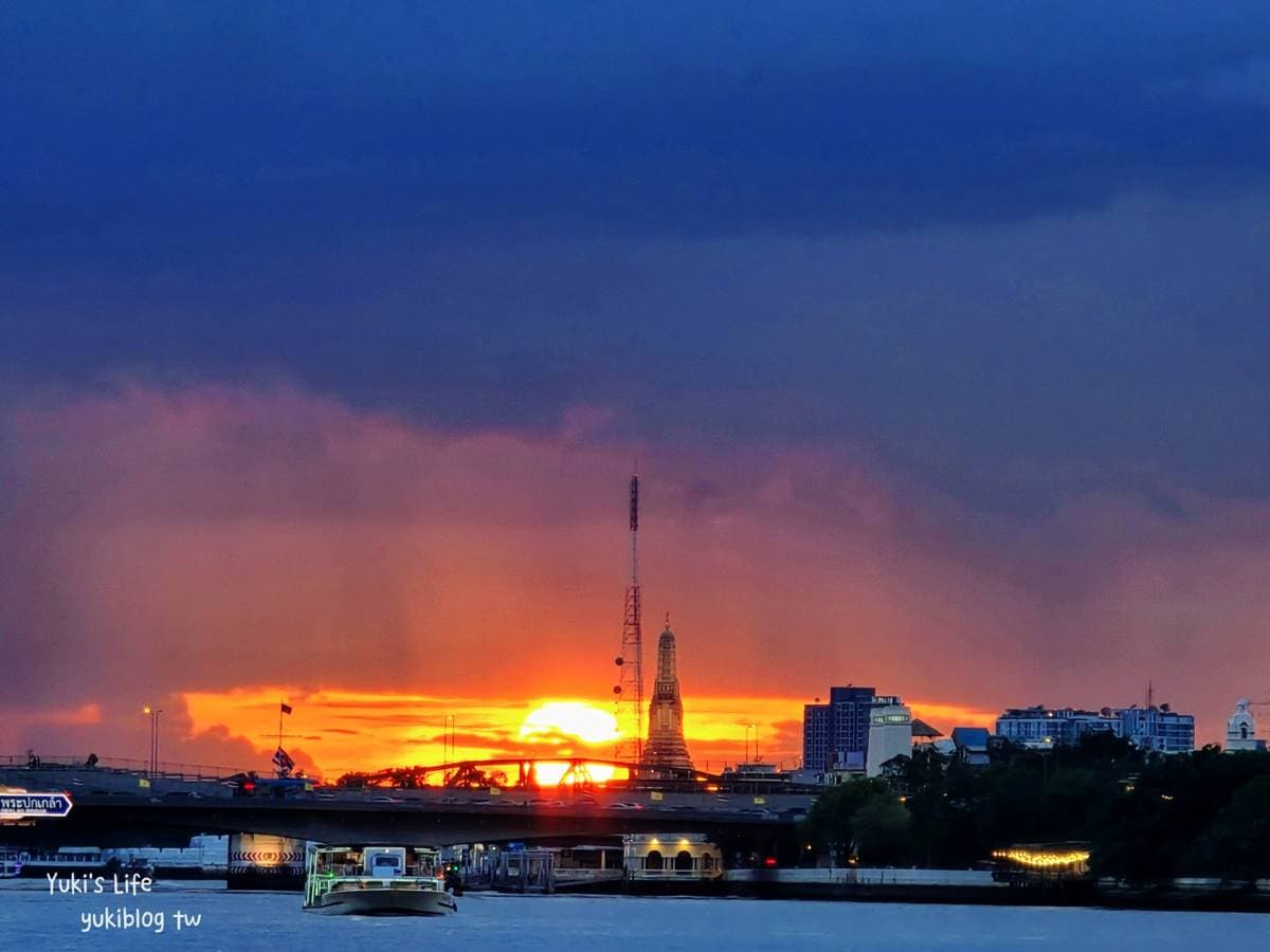 打卡「泰版安平樹屋」！河畔超隱密暴紅「老宅咖啡廳」，夕陽＋夜景１次看
