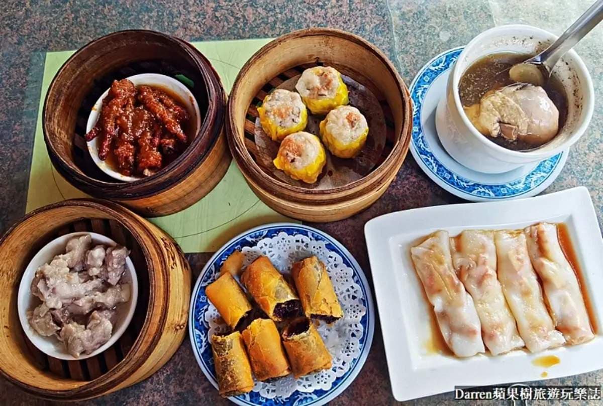 號稱「全台最便宜港點」藏這!燒賣、鳳爪通通50元,假日限定排隊夯翻 號稱「全台最便宜港點」藏這!燒賣、鳳爪通通50元,假日限定排隊夯翻