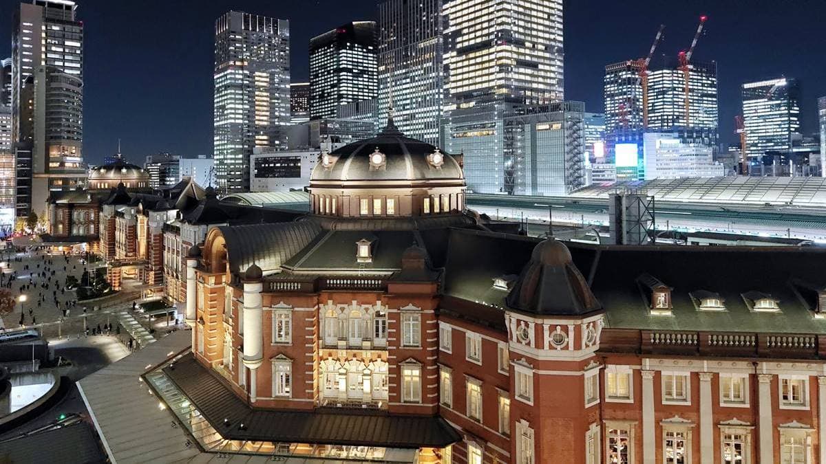 這裡可以180度欣賞東京車站前風景。（圖片來源：MARUKO與美食有個約會）
