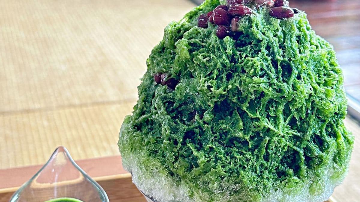 「日本小山園抹茶紅豆刨冰」的紅豆顆顆飽滿圓潤。（圖片來源：閃閃玩樂）