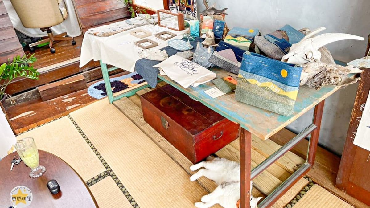 店內擺設一些小物，像個小小展覽館。（圖片來源：閃閃玩樂）