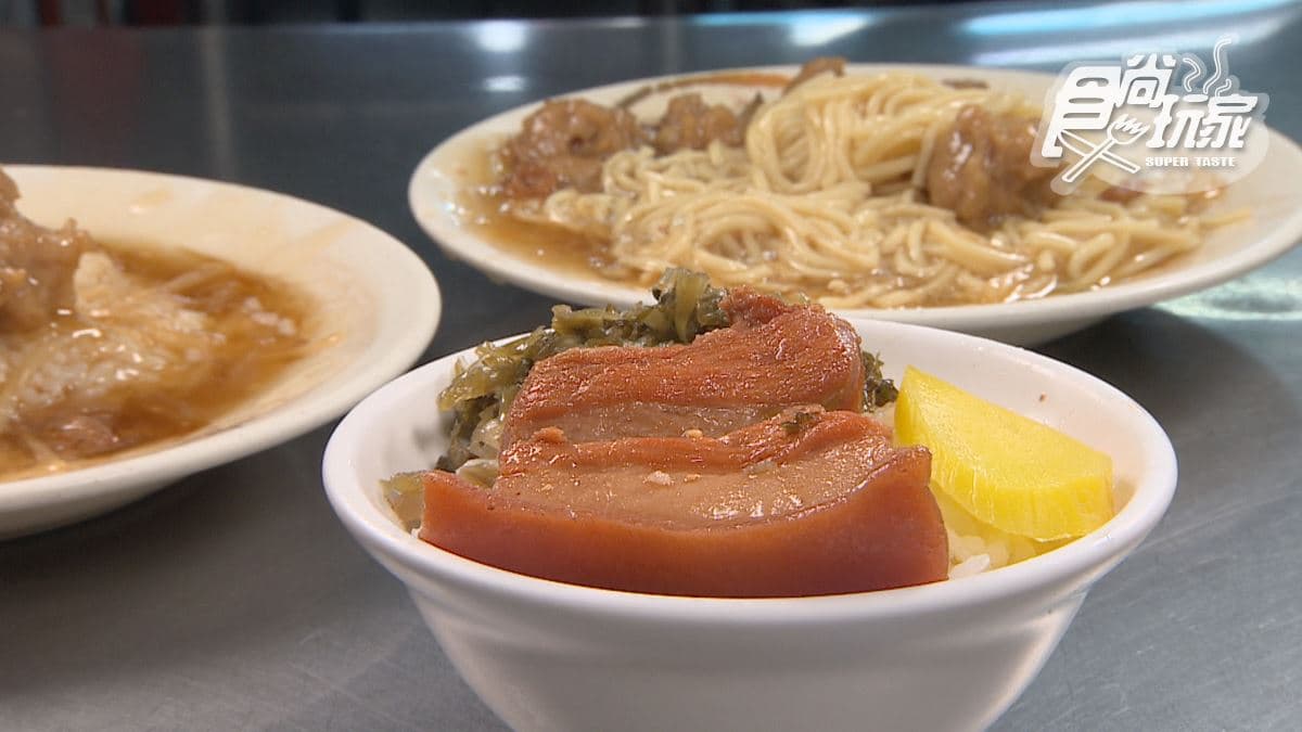 「爌肉飯」肉質扎實，跟肉焿一起吃很搭。