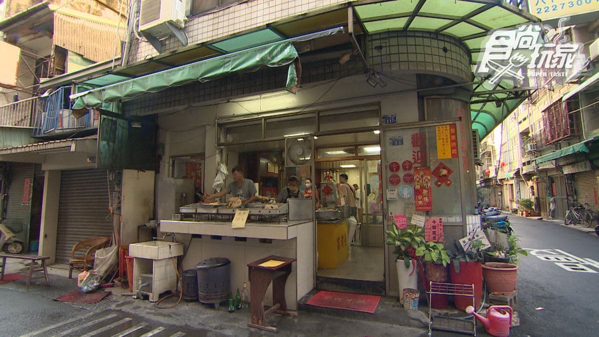 「富貴亭飲食店」位在台中市中區。