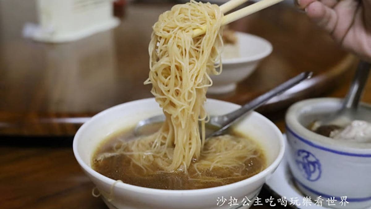 麵線也很有彈性。（圖片來源：沙拉公主吃喝玩樂看世界）