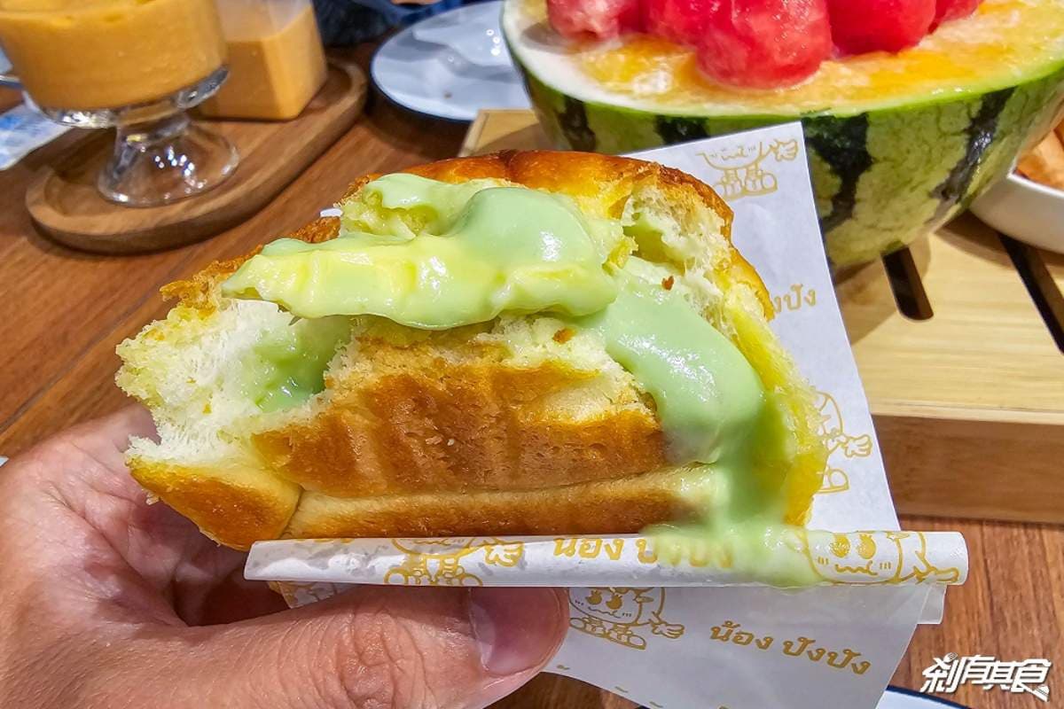 【新開店】台中首間「泰式甜點專賣」！必吃曼谷爆餡烤麵包，爽嗑半顆西瓜冰