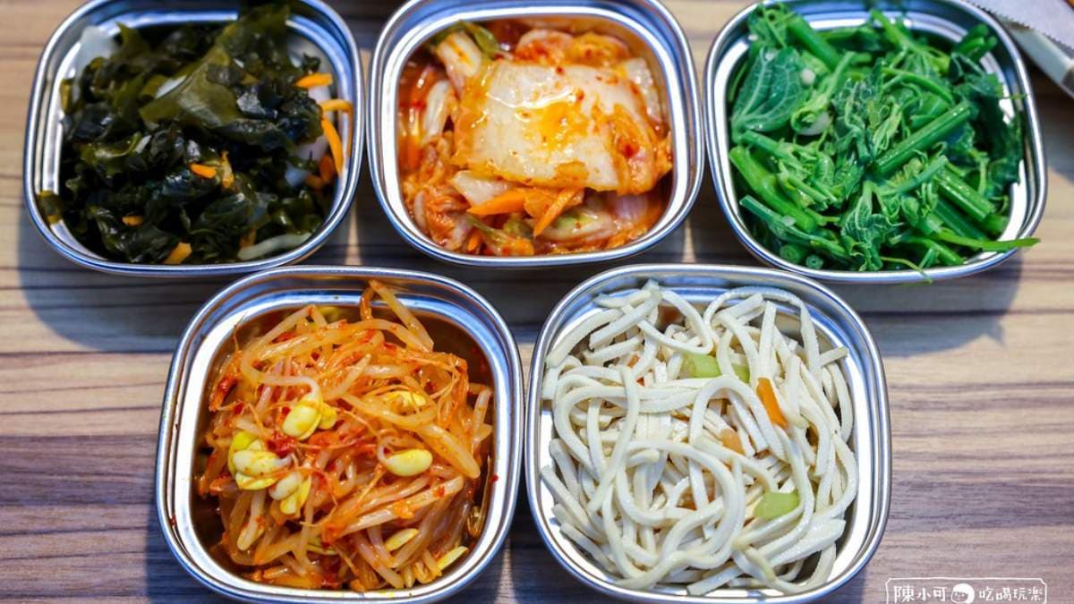用餐提供５種小菜可免費續加，內容會依照季節更換。（圖片來源：陳小可的吃喝玩樂）