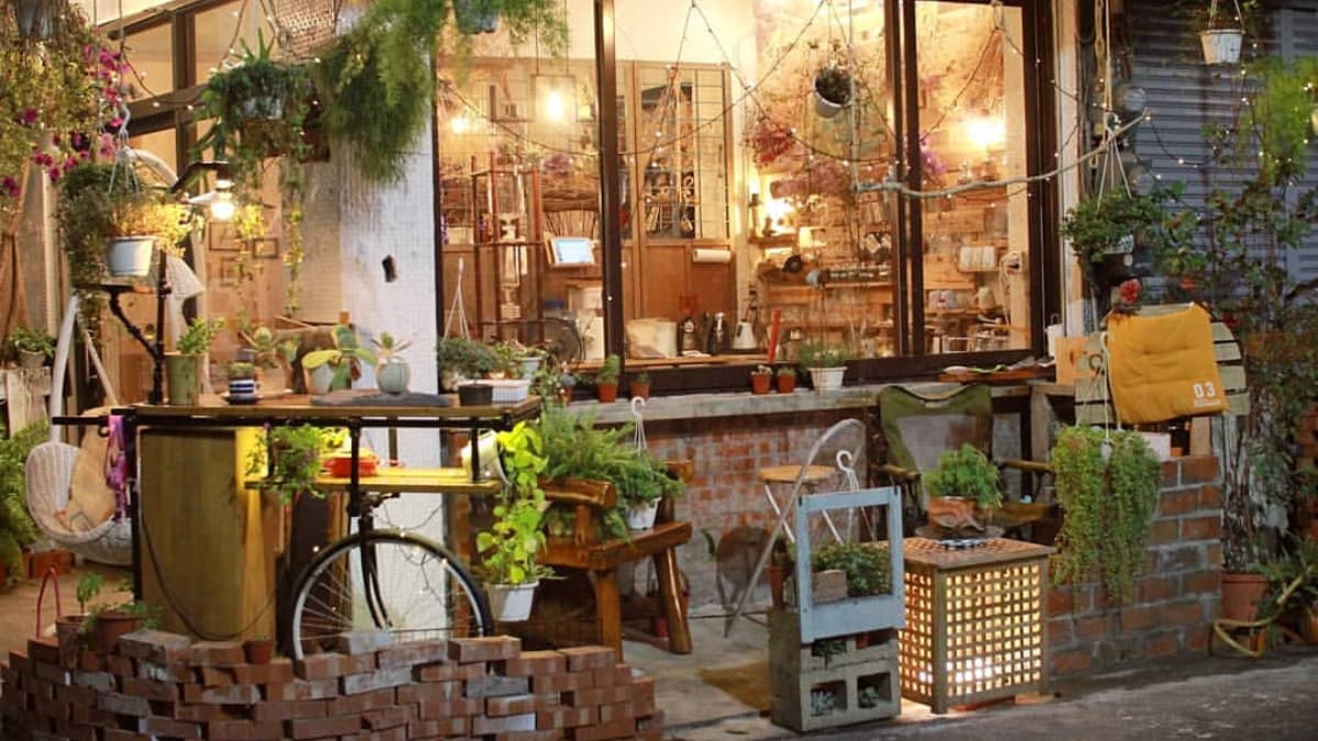 「IN COFFEE」是間從傍晚營業到凌晨１點的深夜咖啡館。（圖片來源：IN COFFEE）