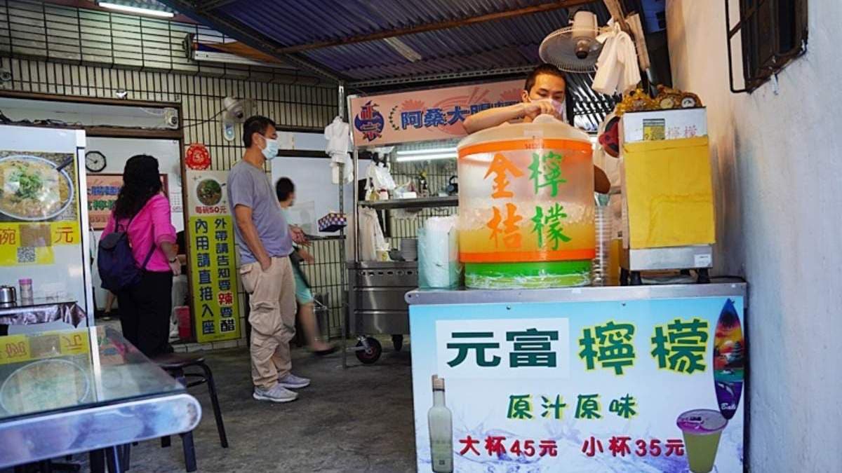 「元富檸檬」與「阿桑大腸麵線」共用１個店面。（圖片來源：PEKOのSimple Life）