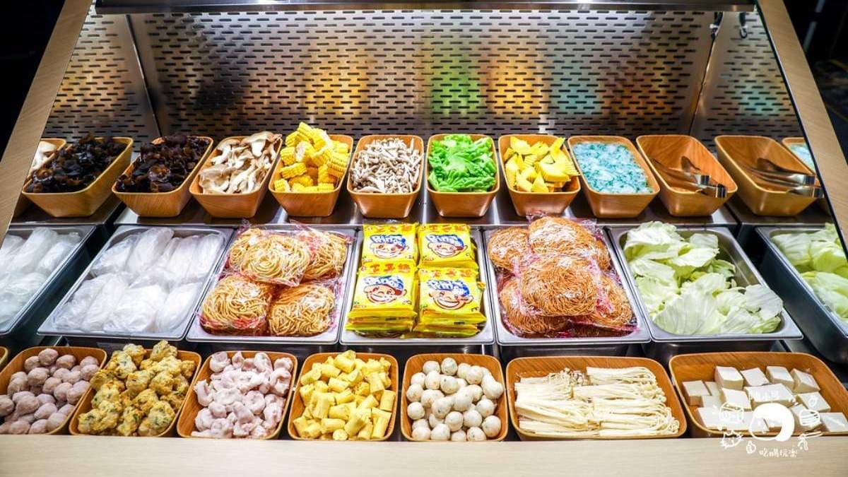 自助吧共有超過60種食材任君挑選。（圖片來源：陳小可的吃喝玩樂）