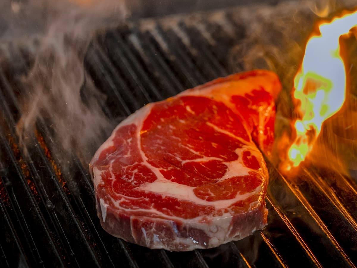 加６元牛排雙倍！排餐290元起爽嗑，牛肉羅宋湯、濃湯、飲料無限喝