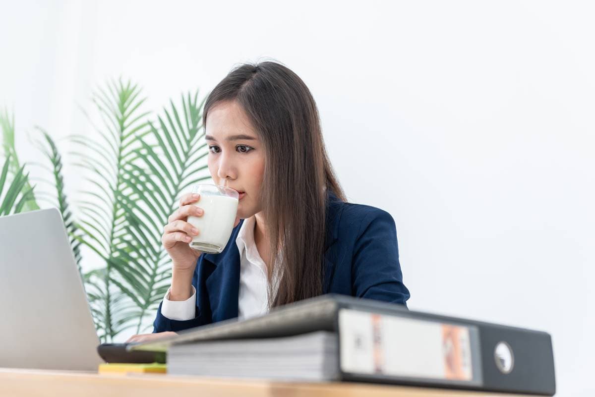 辦公室上班族注意!久坐打電腦超傷「這器官」,腹脹、便祕、消化不良全都來 辦公室上班族注意!久坐打電腦超傷「這器官」,腹脹、便祕、消化不良全都來