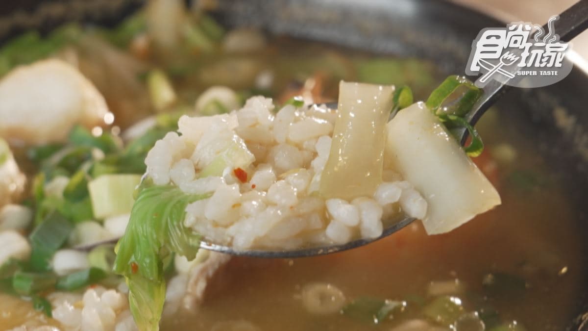 「泡菜口味鍋燒湯飯」的比例很棒，飯粒粒粒分明。