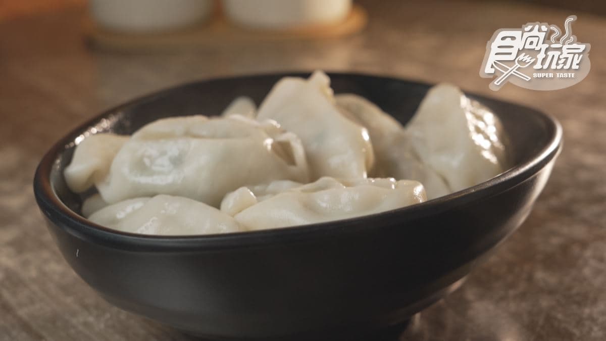 水餃是隱藏版菜單，口感扎實又飽滿。