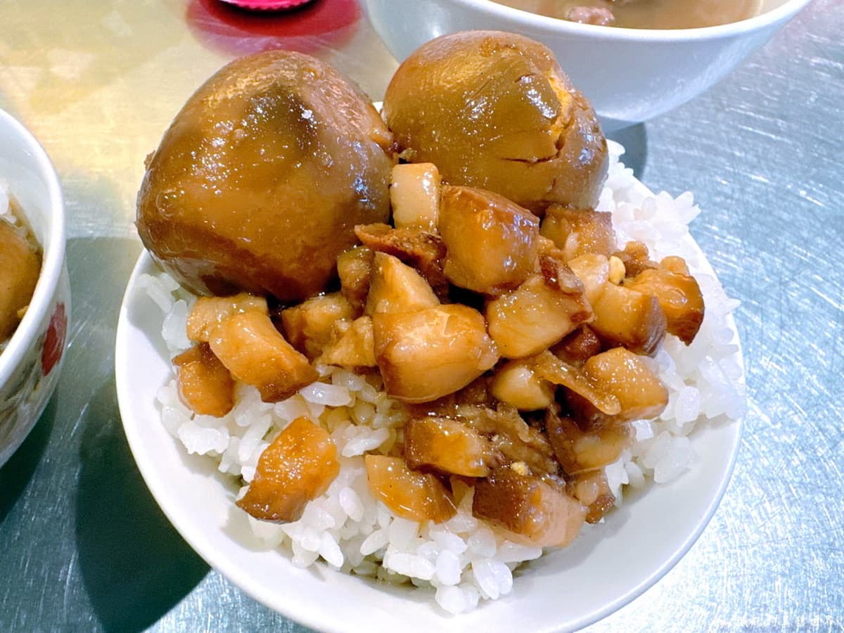 肉燥飯、滷蛋無限吃到飽！台中「超佛牛肉湯」最低145元，必點大分量牛腩