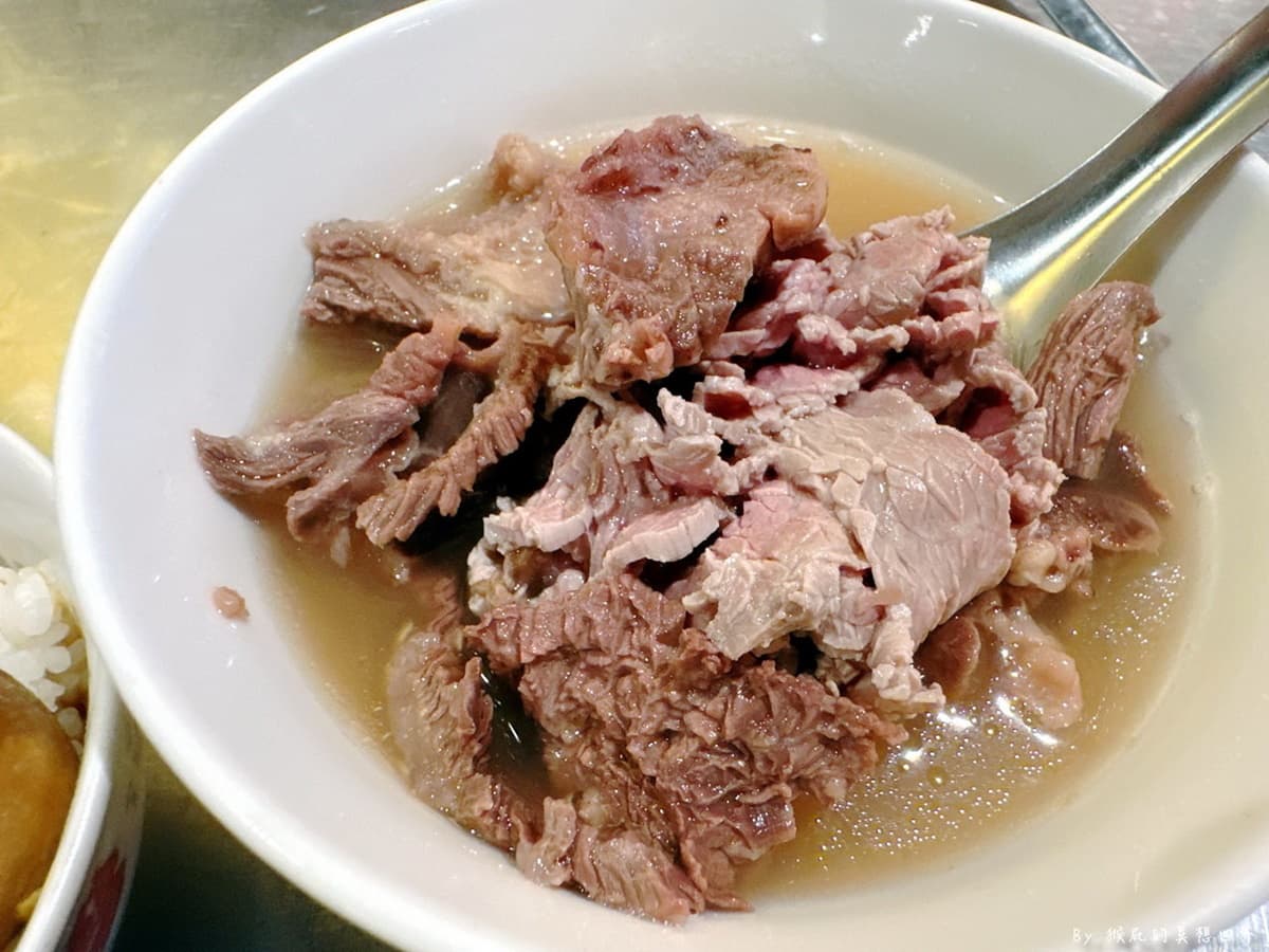 肉燥飯、滷蛋無限吃到飽！台中「超佛牛肉湯」最低145元，必點大分量牛腩