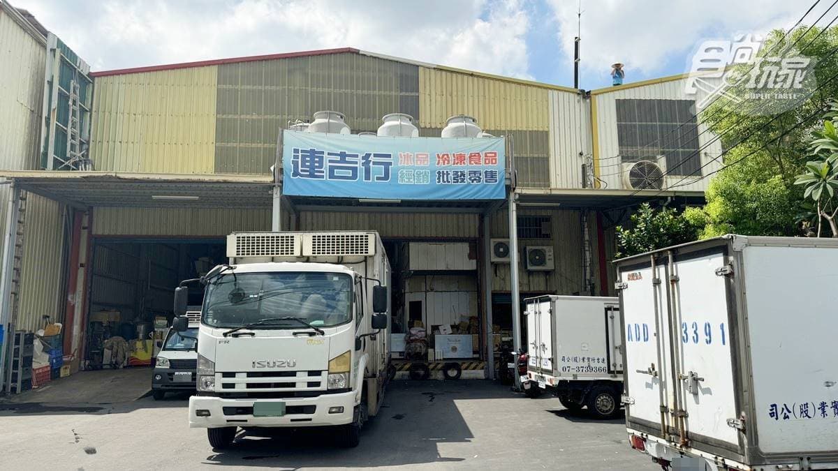 店面隱身在滿是鐵皮工廠的小巷弄之中，是連在地人都不太知道的隱藏版。