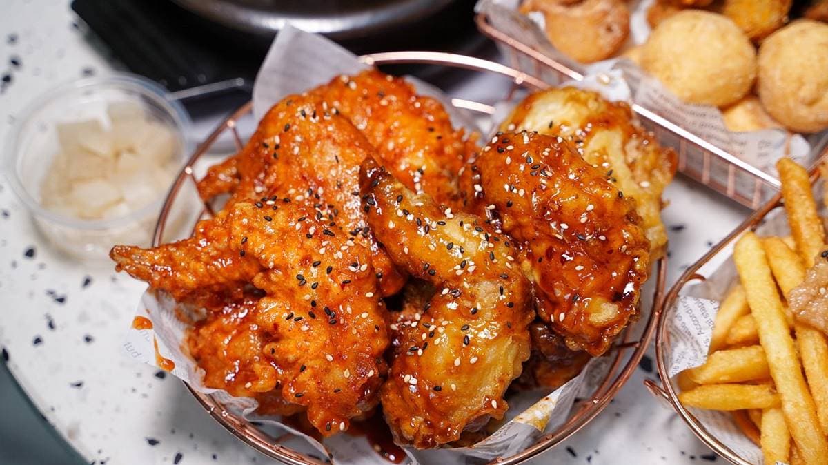 韓式炸雞有超過10種口味可選擇。（圖片來源：阿華田的美食日記）