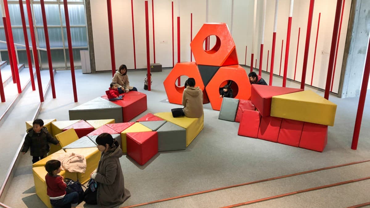 室內也有適合小小孩的幾何積木遊戲區。（圖片來源：跟著尼力吃喝玩樂）
