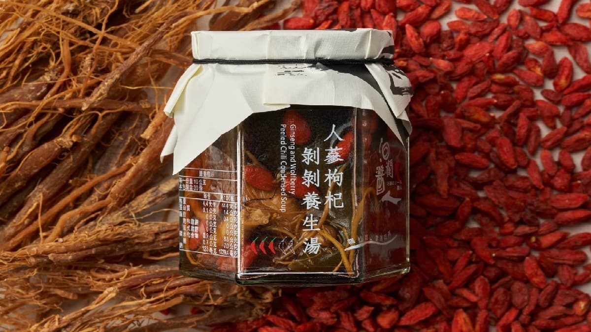 剝皮辣椒運用除了直接享用，也可作為湯頭。