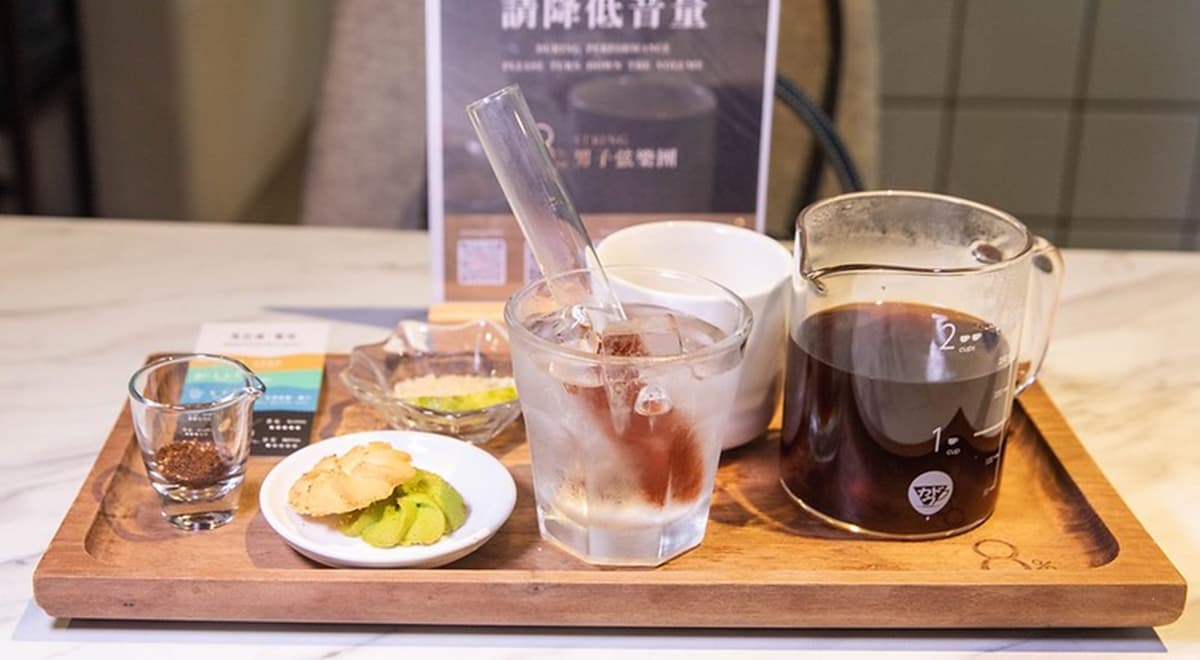 １天只賣1.5小時！超狂「龍蝦三明治」現點現做，還有小鮮肉現場演奏