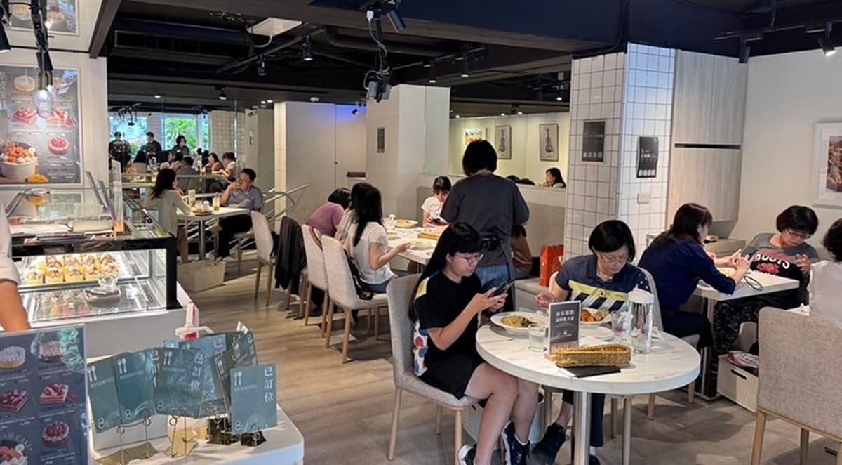 １天只賣1.5小時！超狂「龍蝦三明治」現點現做，還有小鮮肉現場演奏