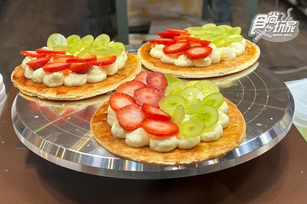 「唱片千層酥」北部獨賣！８種單一口味＋７種半半組合，爆餡抹茶草莓超犯規