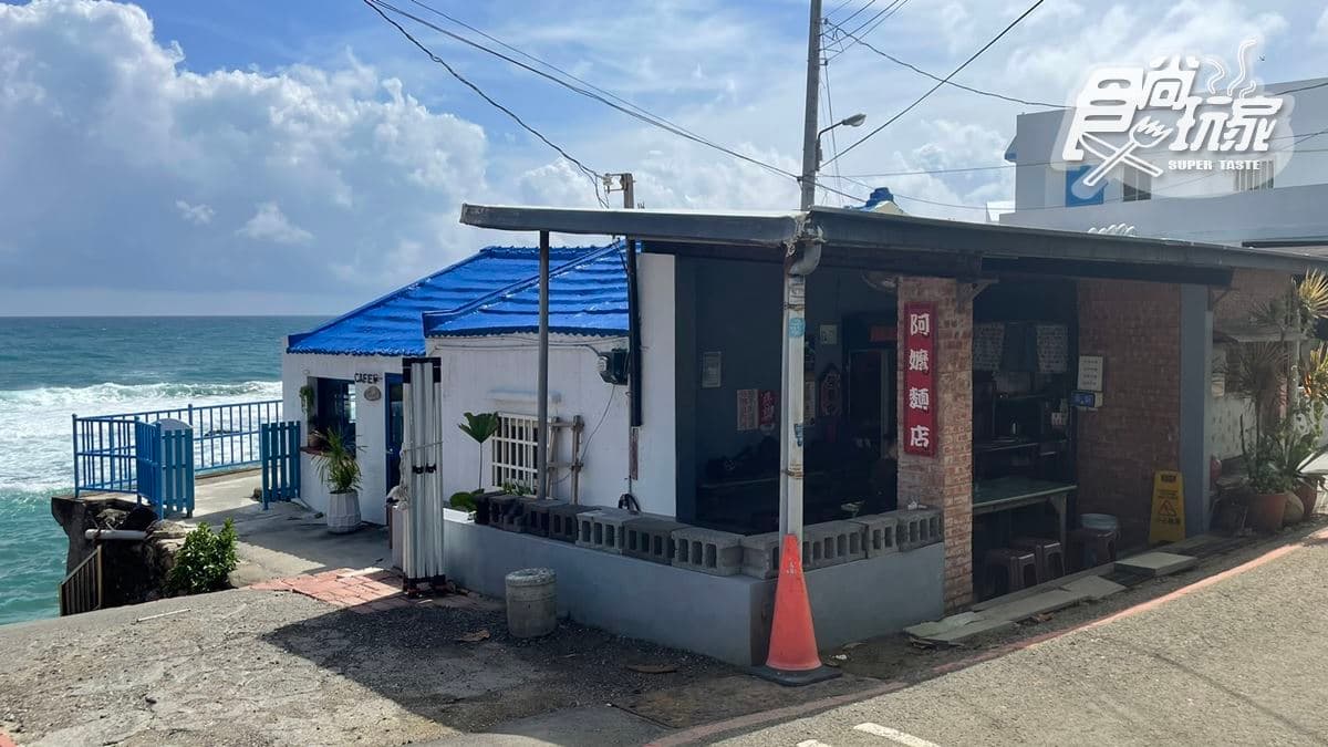 「萬里桐阿嬤麵店」位在屏東恆春。
