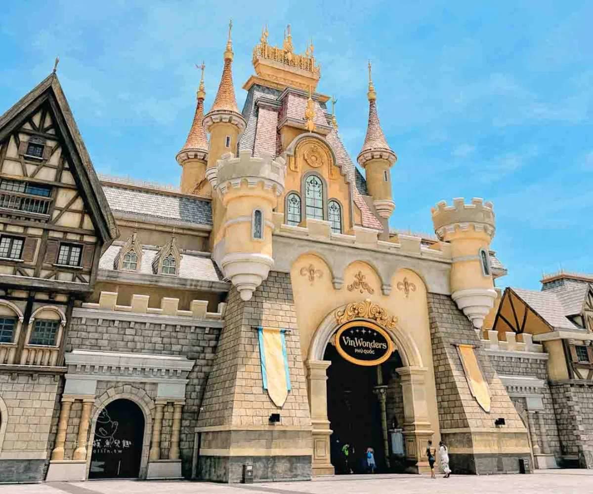 超夢幻「越南版迪士尼」!免簽暢玩「粉紅城堡」,海龜造型水族館必看人魚秀 超夢幻「越南版迪士尼」!免簽暢玩「粉紅城堡」,海龜造型水族館必看人魚秀