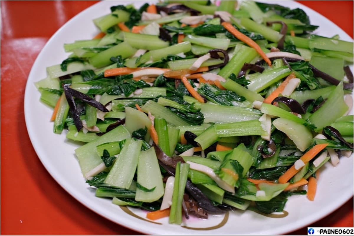 挑戰全台最划算！350元起爽嗑「無菜單料理」，６菜１湯還附滷肉飯吃到飽