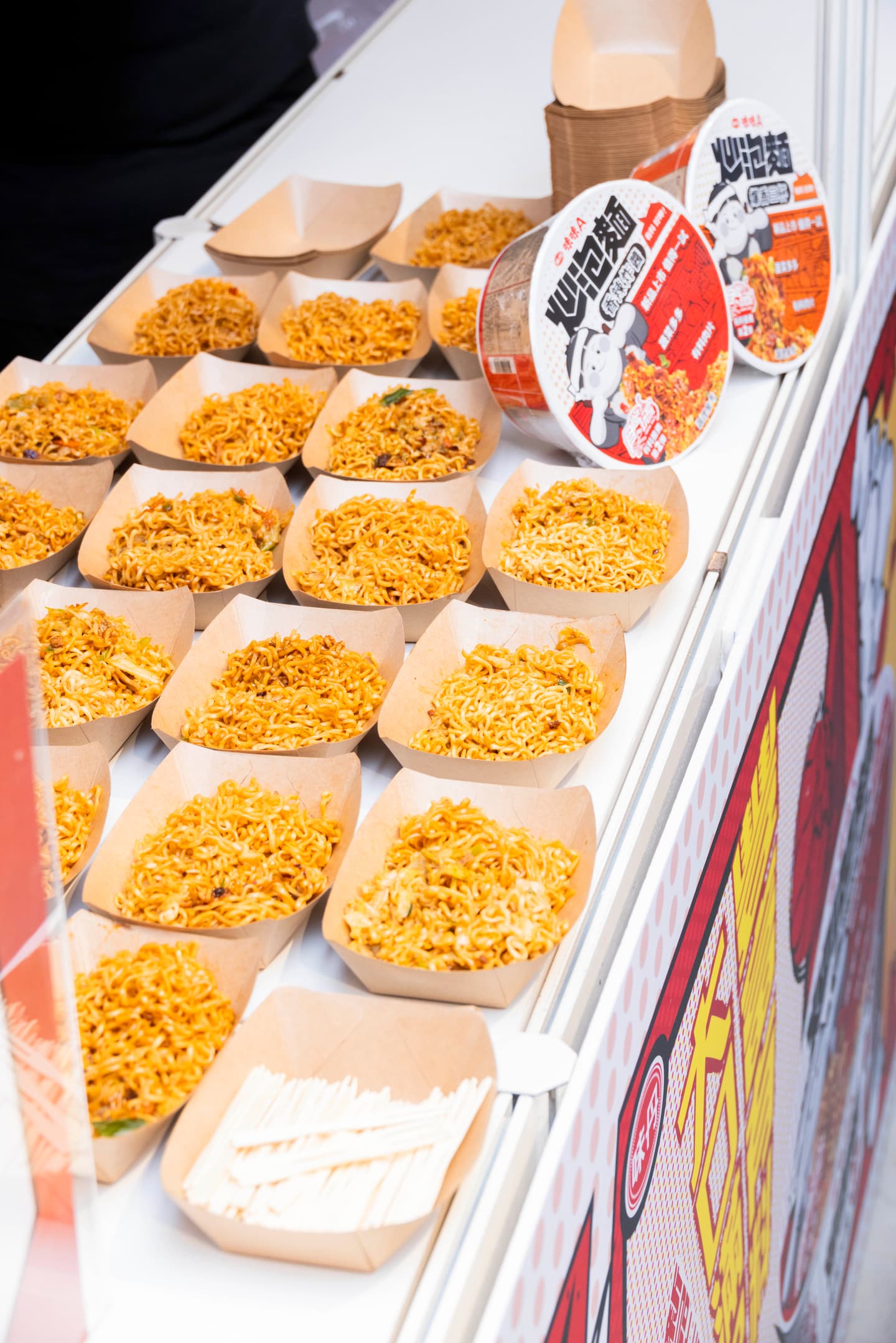 吃貨搶朝聖!直擊一日限定「爆料味食祭」,爆料免費爽嗑炒泡麵、PK挑戰搶當大味王 吃貨搶朝聖!直擊一日限定「爆料味食祭」,爆料免費爽嗑炒泡麵、PK挑戰搶當大味王