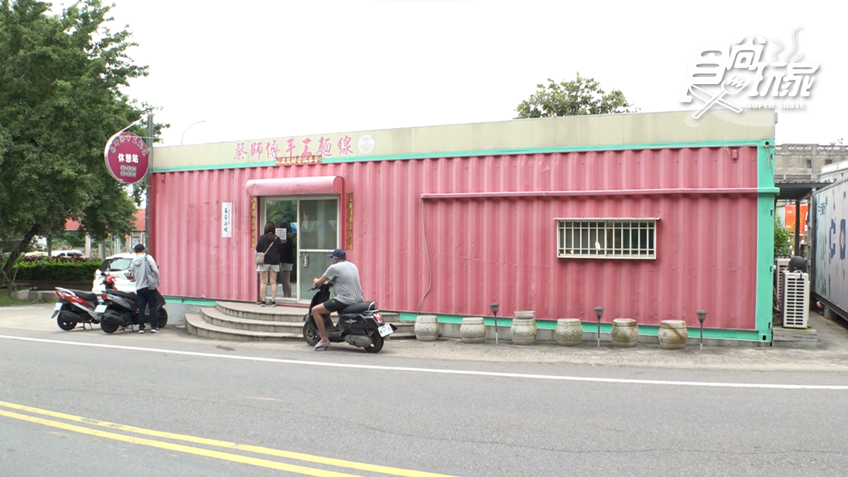 「蔡師傅手工麵線」位在金門。