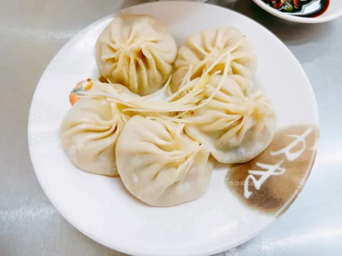 高雄小港美食 TOP11推薦!巨無霸粉漿蛋餅、15元現炸蔥油餅、看飛機咖啡廳 小港美食推薦:豐圓小籠湯包