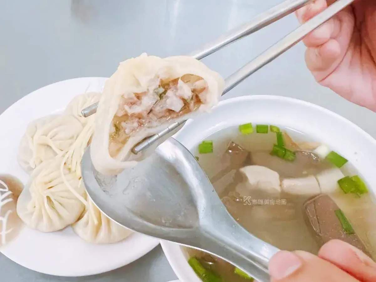 高雄小港美食 TOP11推薦!巨無霸粉漿蛋餅、15元現炸蔥油餅、看飛機咖啡廳 小港美食推薦:豐圓小籠湯包