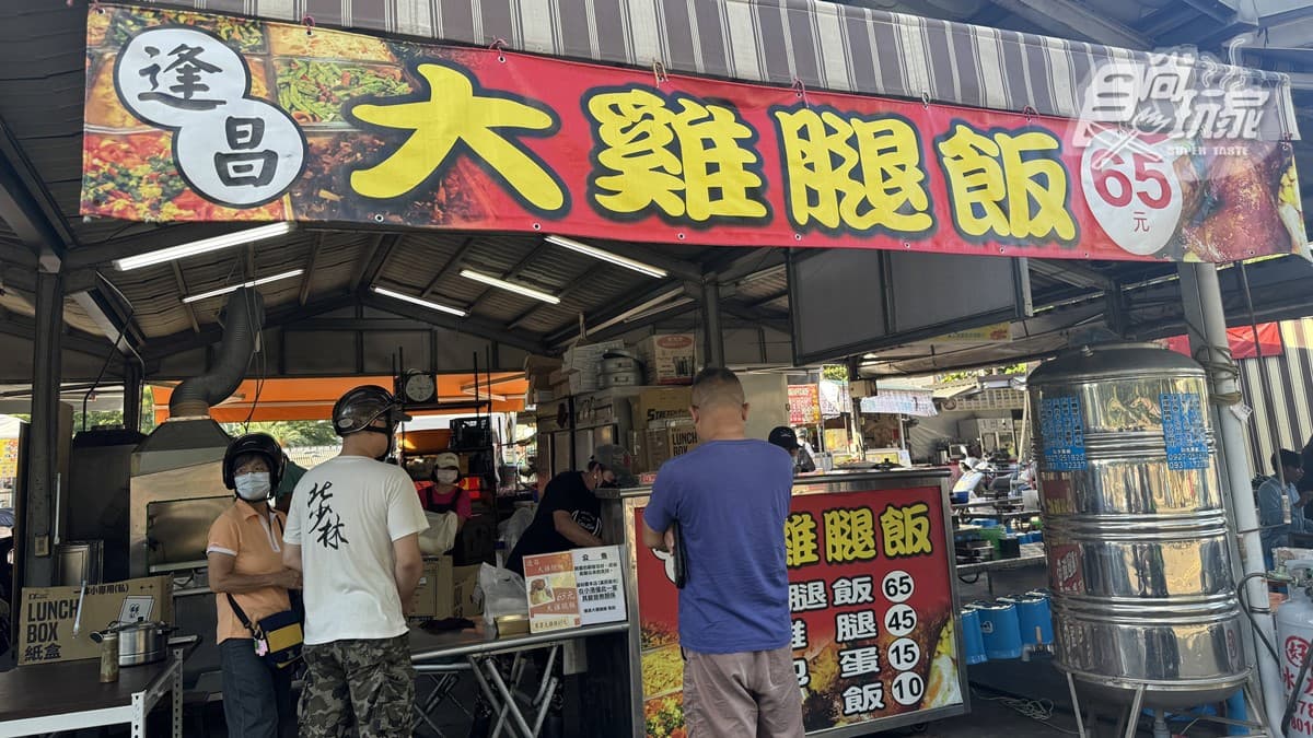 菜單只賣１款大雞腿便當，地點就在漢民夜市外側，相當好找。