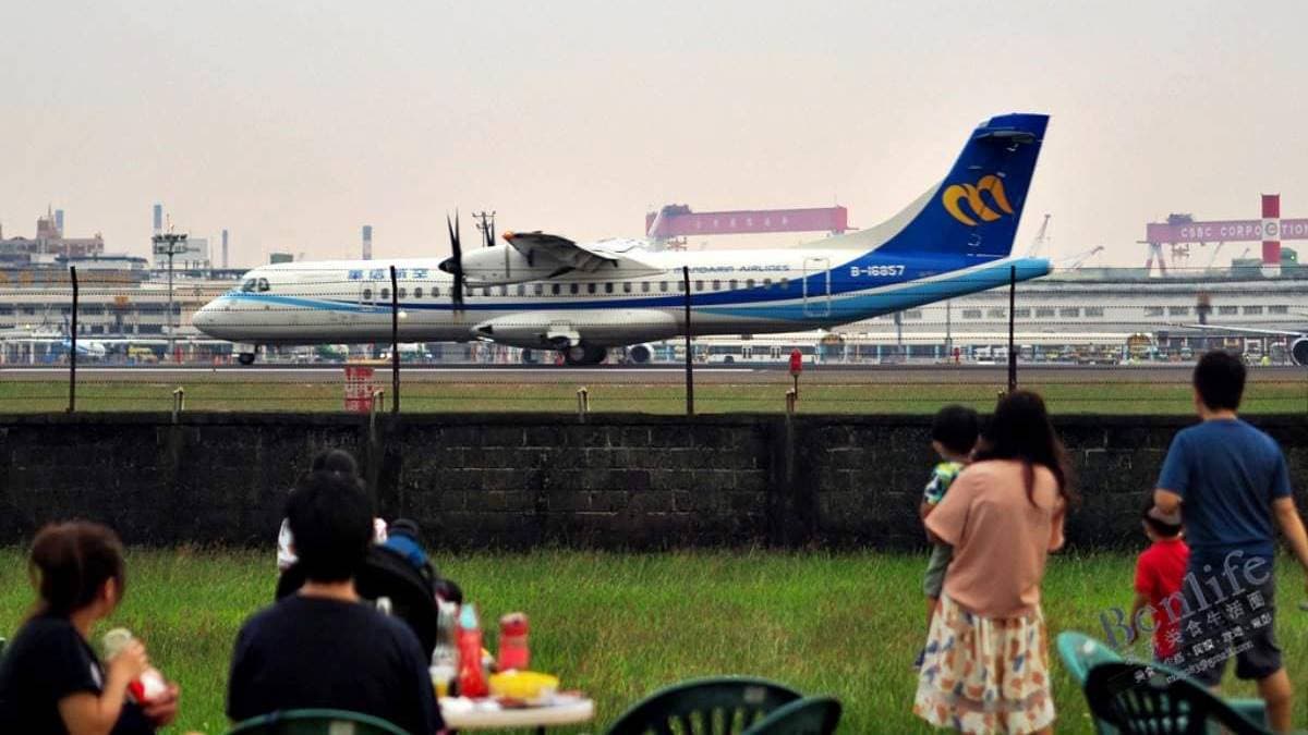 「老爸休閒農場」距離小港機場非常近，也是看飛機起降的熱門地點之一。（圖片來源：班班美食生活圈）