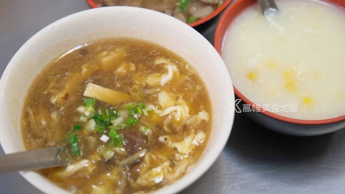 菜單的酸辣湯、羅宋湯、玉米濃湯價格都在20～30元之間，相當便宜。（圖片來源：高雄美食地圖）