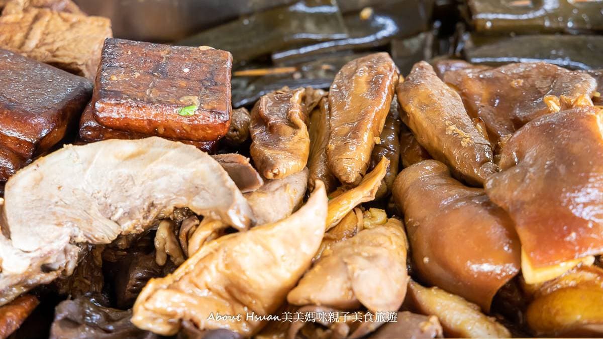 麵店各種滷味讓人食指大動。（圖片來源：About Hsuan美美媽咪親子美食旅遊）