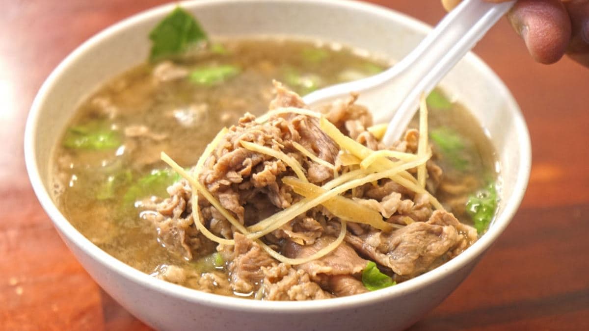羊肉片的口感還不錯，我覺得有嫩度在、不會太老。（圖片來源：老錢的老巢）